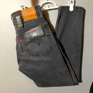 Selling my brand new Levi 501’s simply because I bought the wrong size